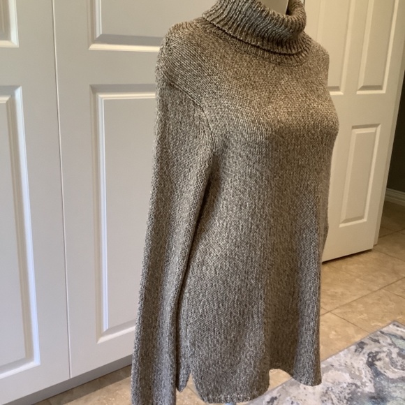 Chico’s Size 0 Gold - Picture 2 of 2